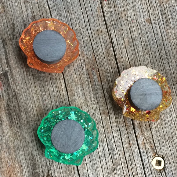 3 seashell resin magnets - Picture 2 of 2
